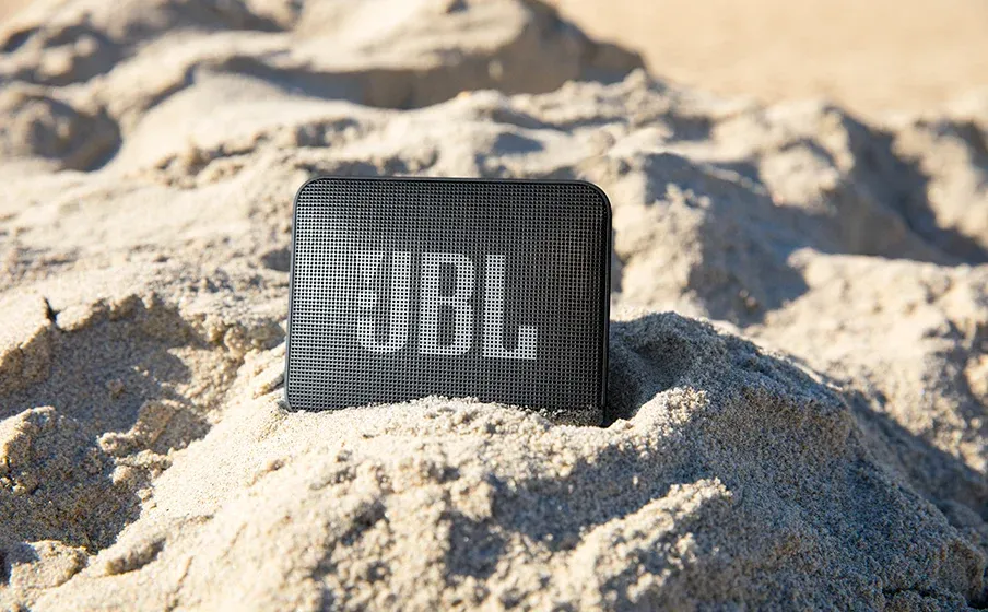 JBL_GO_ESSENTIAL_2_LIFESTYLE_BLACK_4W8A2272.webp